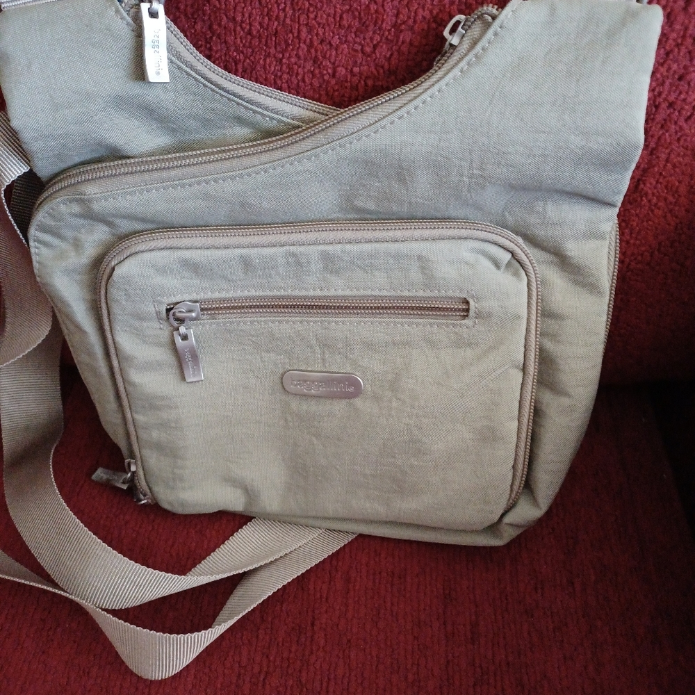 Baggallini crossbody bag